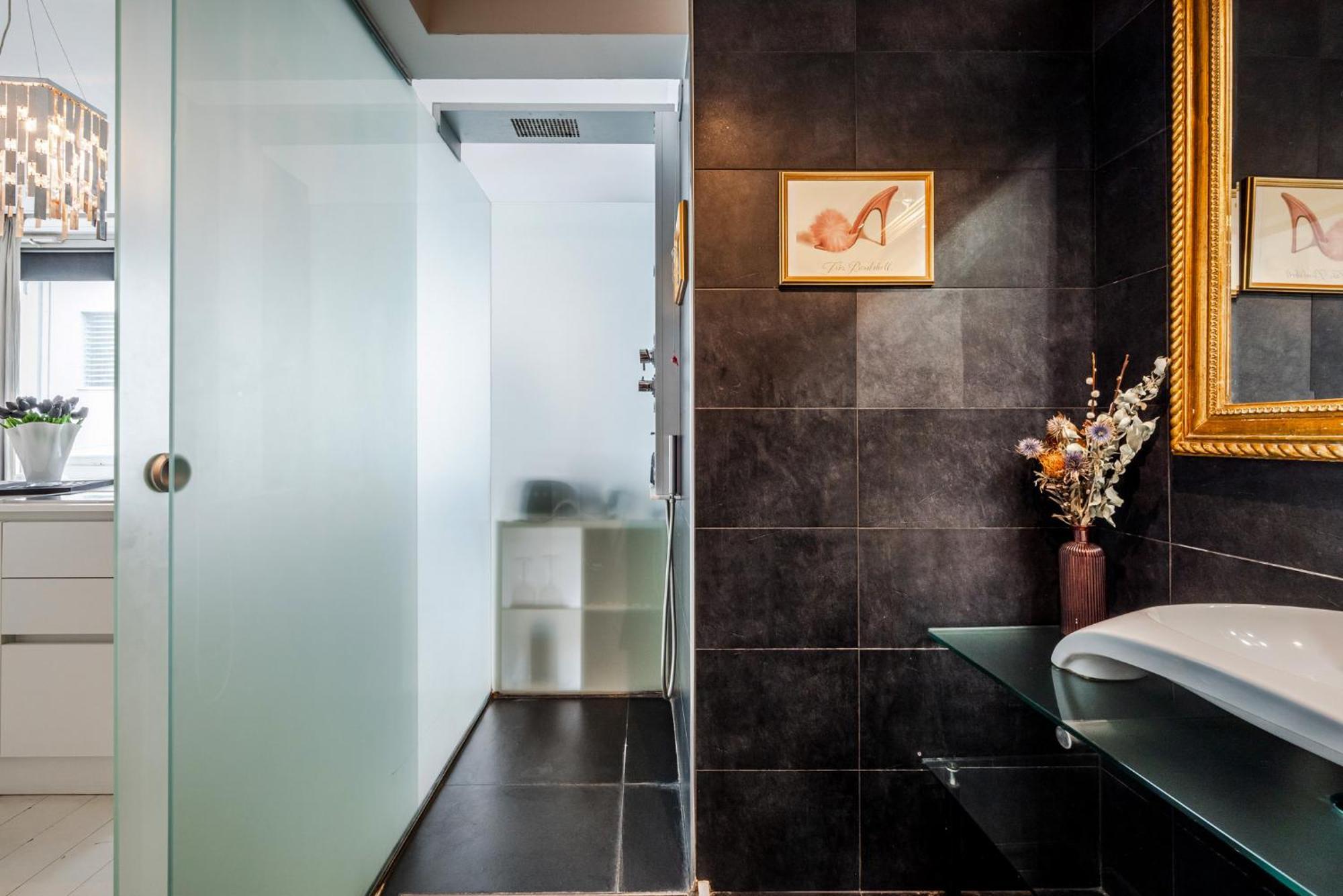 The Boutique Houses - Iconic Suite In Galleria Duomo With Private Parking Milán Exterior foto