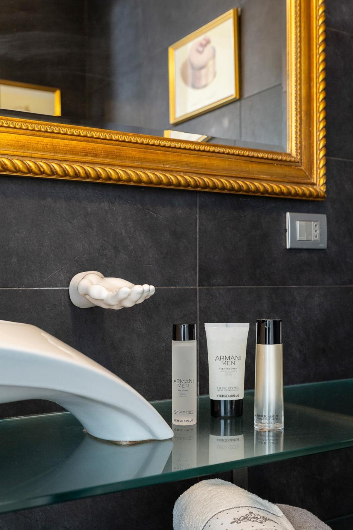 The Boutique Houses - Iconic Suite In Galleria Duomo With Private Parking Milán Exterior foto